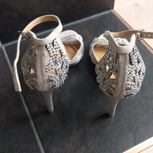 Antonio Melani 3.5" Heel Size Ladies 6 Shoe - Picture 4 of 6